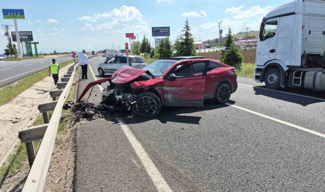 Ankara-Eskişehir kara yolunda meydana gelen trafik kazasında 3 araç birbirine
