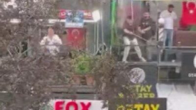 Ankara’nın Çankaya ilçesinde, dün akşam Sakarya Caddesi’nde iki berber dükkanı