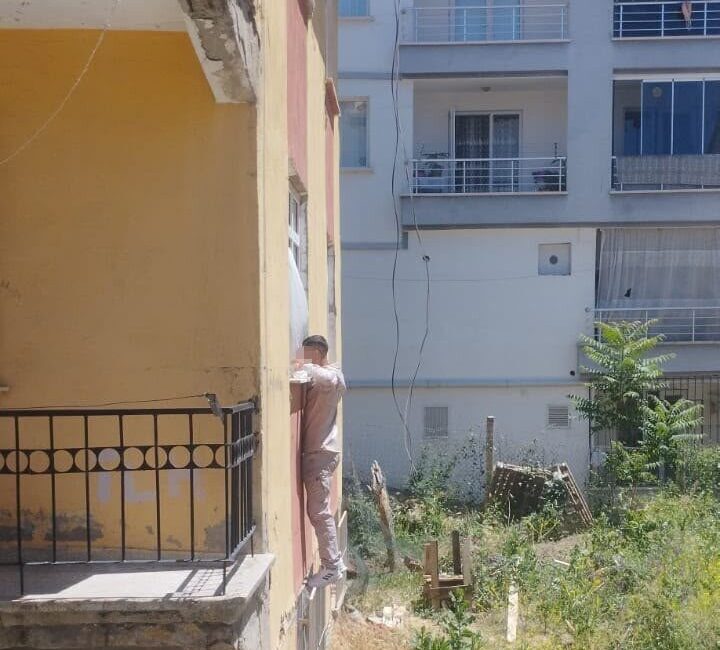 Akyurt ilçesinde yaşanan bir olayda, bir evden çeyrek altın çalan