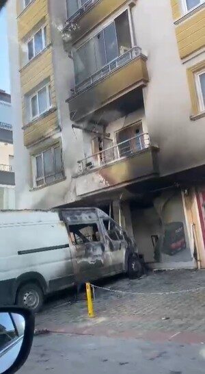 Keçiören ilçesinde gece saatlerinde meydana gelen yangında bir dükkan, bir