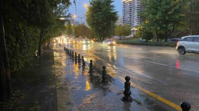 Akşam saatlerinde Ankara’da meydana gelen sağanak yağış, Etimesgut ve Akyurt