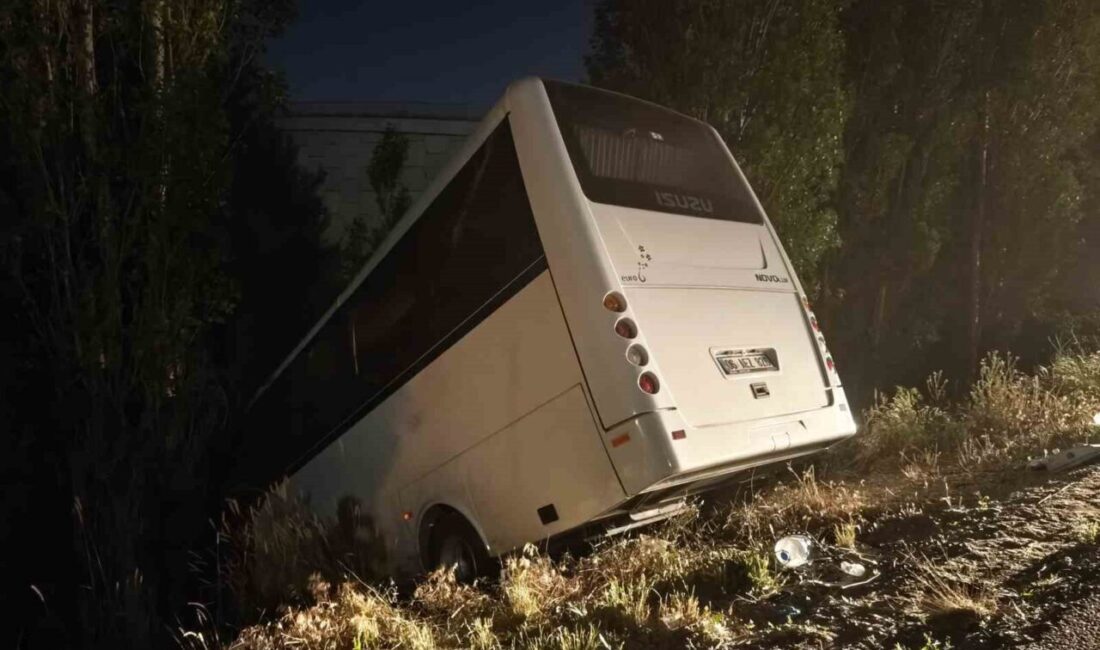 Mamak ilçesinde meydana gelen bir trafik kazasında, bir otomobilin ters