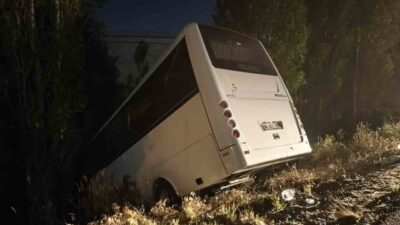 Mamak ilçesinde meydana gelen bir trafik kazasında, bir otomobilin ters