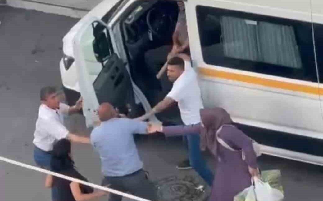 Pursaklar ilçesinde, Merkez Mahallesi Salı Pazarı önünde geçen olayda, bir