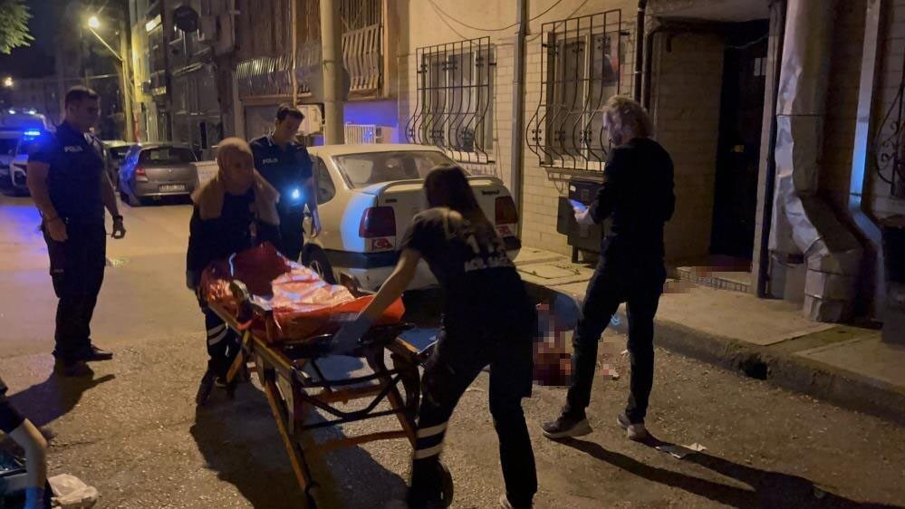 Bursa’da bir kişi, annesiyle yaşadığı tartışma sonucunda annesini bıçaklayarak öldürdü.
