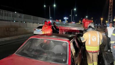 Hatay’ın Antakya ilçesinin Kuzeytepe Mahallesi’nde seyir halindeyken motor kısmı alevler