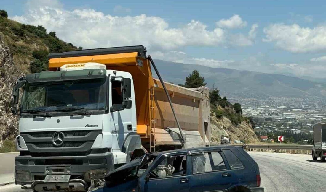 Hatay’ın Antakya ilçesinde meydana gelen trafik kazasında, hafriyat kamyonu ile