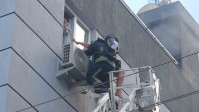 Antalya’da bir apartman dairesinde meydana gelen tüp patlaması sonucu çıkan