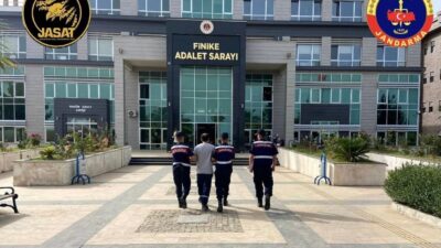 Antalya’nın Finike ilçesinde, çeşitli suçlardan toplam 21 yıl 9 ay