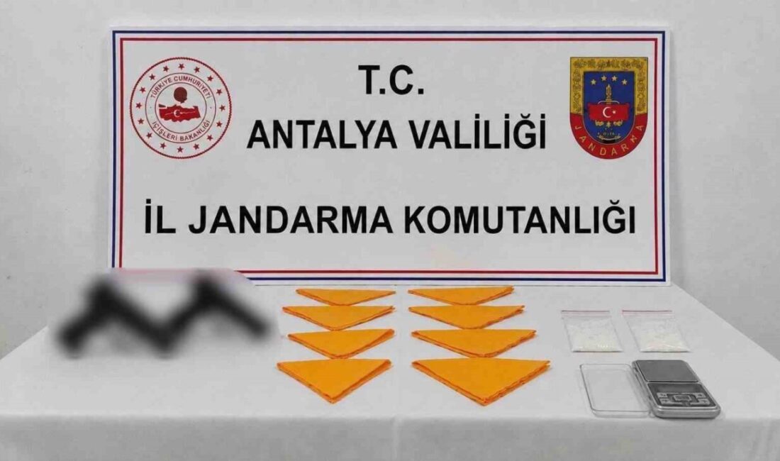 Antalya’nın Döşemealtı ilçesinde gerçekleştirilen operasyonda jandarma ekipleri tarafından yakalanan şüpheli