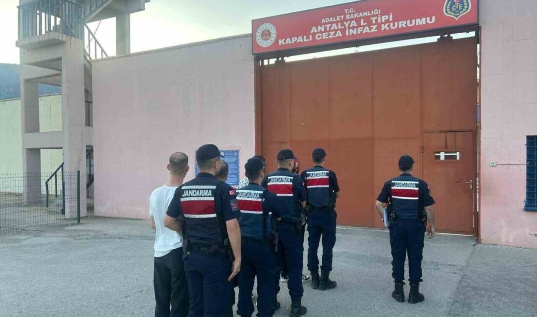 Antalya’nın Döşemealtı ilçesinde düzenlenen uyuşturucu operasyonunda yakalanan 4 şüpheli tutuklandı.