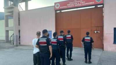 Antalya’nın Döşemealtı ilçesinde düzenlenen uyuşturucu operasyonunda yakalanan 4 şüpheli tutuklandı.