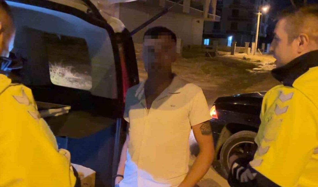 Aksaray’da meydana gelen trafik kazasında, direksiyon hakimiyetini kaybeden sürücü önce
