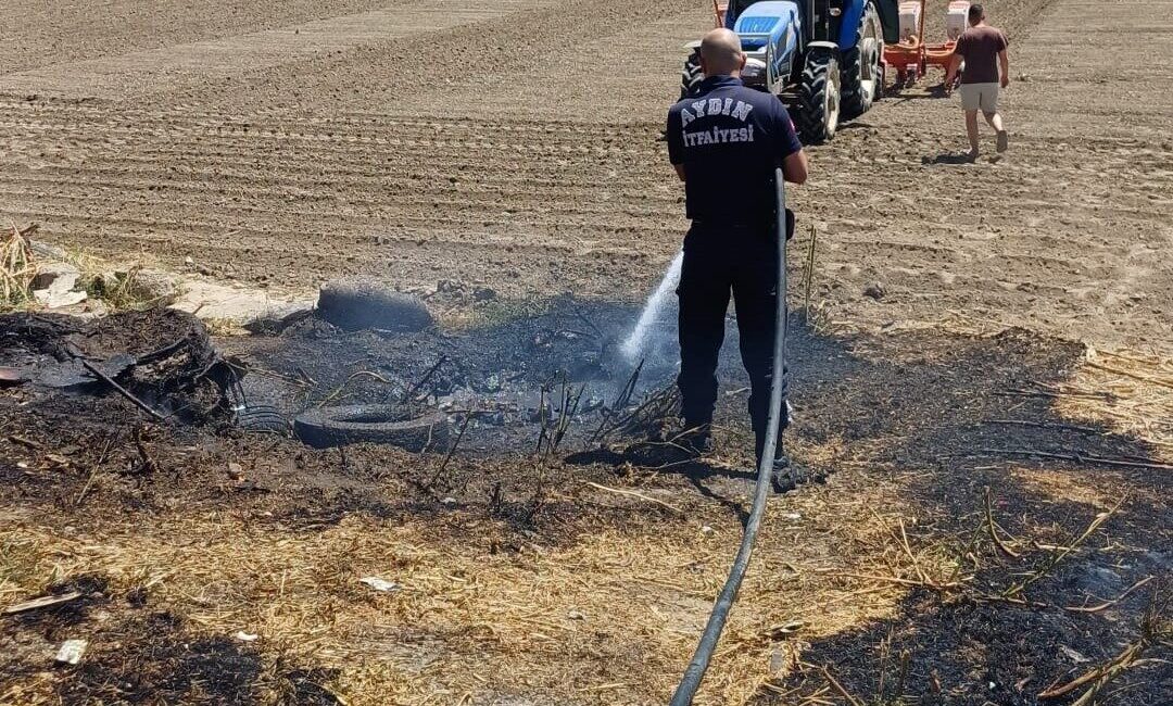 Efeler ilçesinde karayolu kenarında çıkan arazi yangını, hızlı müdahaleyle kontrol