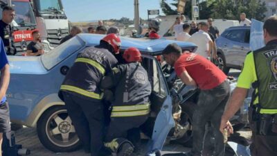 Kocaeli’nin Darıca ilçesinde bir sürücü, sık sık şerit değiştirerek kontrolü