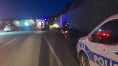 Bolu ilinde, emniyet şeridinde arıza yapan bir ATV’yi tamir etmeye