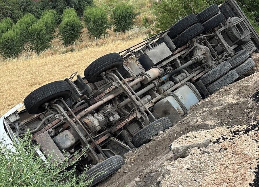 Adıyaman’ın Kahta ilçesinde meydana gelen bir olayda, arpa yüklü bir