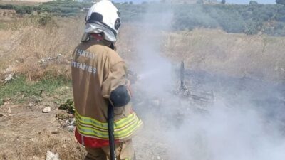 Hatay’ın Arsuz ilçesinde çöplük alanında başlayan yangın, hızlı bir şekilde