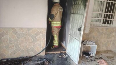 Arsuz ilçesinde bir evin depo kısmında çıkan yangın, ekiplerin hızlı