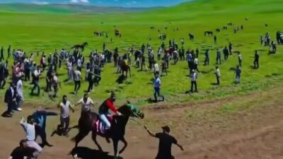 Erzurum’un Tekman ilçesinde düzenlenen at yarışlarında bir atın uygunsuz bir