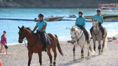 Fethiye’nin Ölüdeniz Mahallesi, yerli ve yabancı turistler arasında büyük ilgi