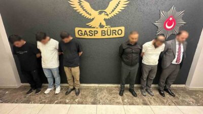 Afyonkarahisar’da bulunan bir alışveriş merkezinde bazı iş yerlerini denetleyerek kendisini