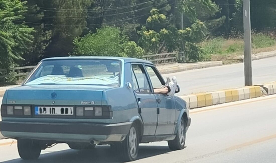 Denizli-Ankara kara yolunda seyreden bir Tofaş marka araçta, bir yolcu