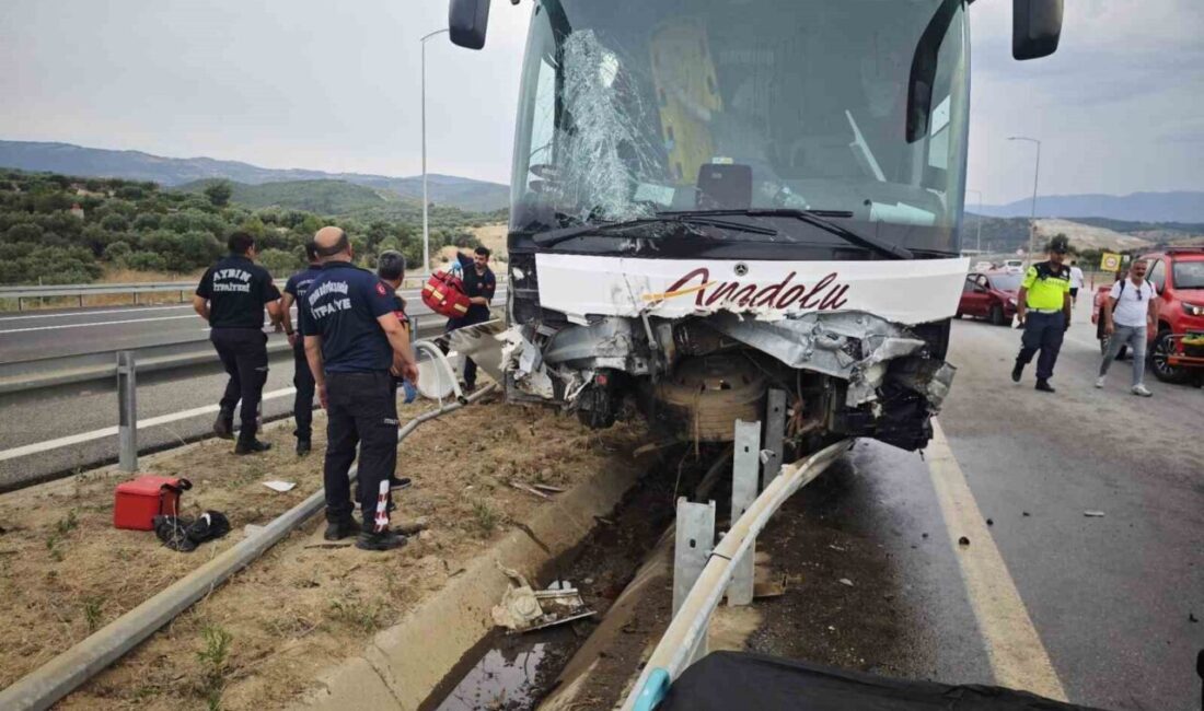 Aydın-Denizli otoyolunda otomobil ile yolcu otobüsünün karıştığı kaza sonucunda kontrolü