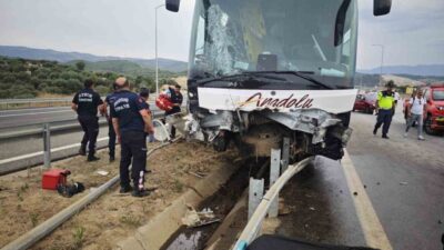 Aydın-Denizli otoyolunda otomobil ile yolcu otobüsünün karıştığı kaza sonucunda kontrolü