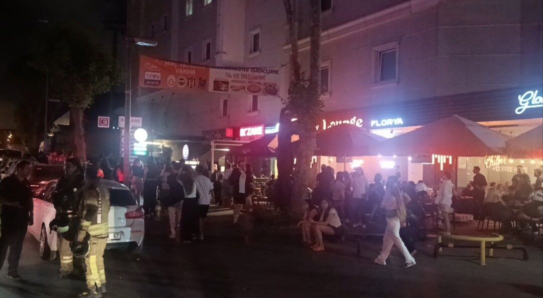 İstanbul Aydın Üniversitesi’nin Küçükçekmece’deki kız yurdunun yemekhanesinde dün akşam saatlerinde