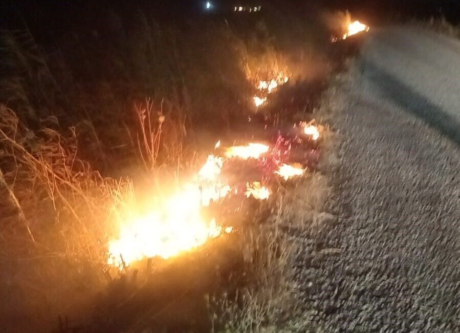 Küçükköy Mahallesi’nde meydana gelen otluk alan yangını, hızlı bir şekilde