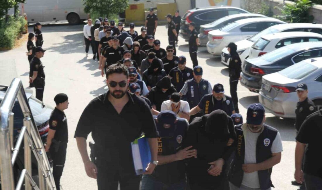 Eskişehir’de gerçekleştirilen operasyonda 16 kişinin tutuklandığı bildirildi. Şüpheliler arasından 15