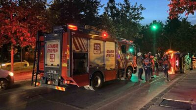 İstanbul’un Bakırköy ilçesinde meydana gelen trafik kazasında, bir Mercedes otomobil