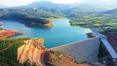 Denizli’nin Güney ilçesinde bir kişinin balık tutmak için dalış yaparken