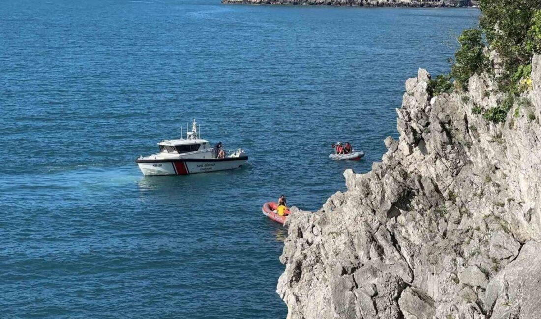 Zonguldak’ta balık tutarken kayalıklardan denize düşen bir yaşlı adamın hayatını