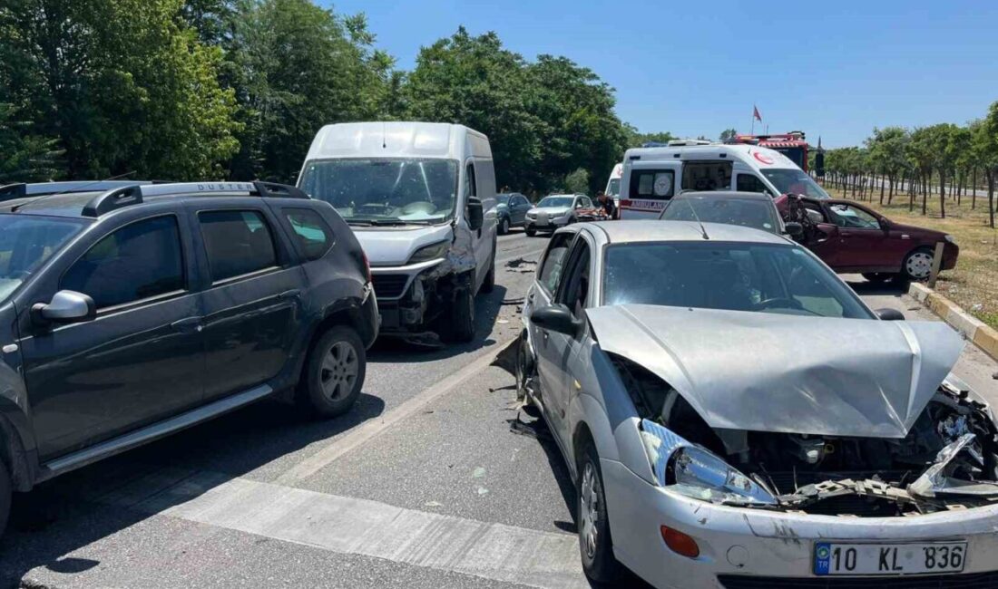 Balıkesir-Bursa kara yolunda meydana gelen zincirleme trafik kazasında 6 araç