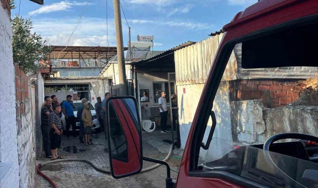 Balıkesir’in Burhaniye ilçesindeki bir depoda çıkan yangın, mahalle sakinlerine korku