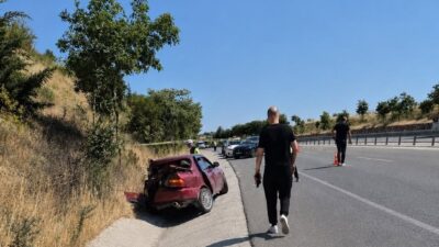 Balıkesir’de, süt kamyonu ile çarpışan bir otomobilin sürücüsü, kaza sonucunda