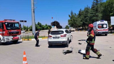 Balıkesir Üniversitesi kampüs girişinde meydana gelen trafik kazasında, araçlardaki 2