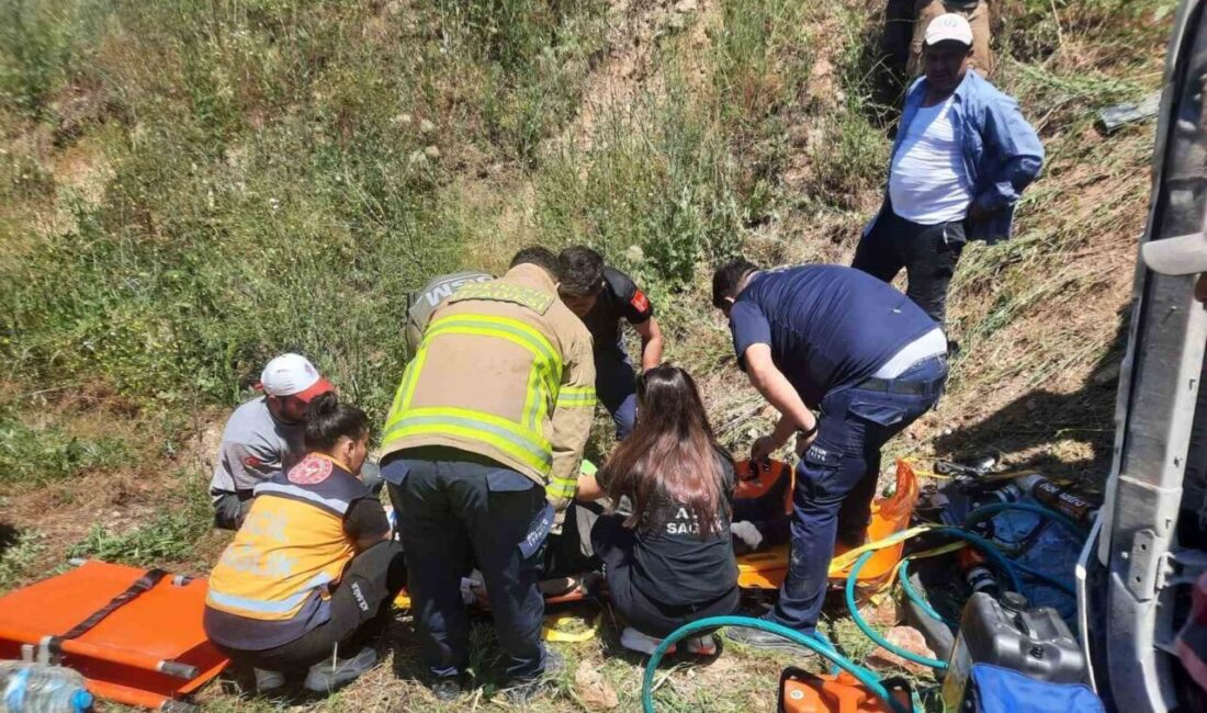 Balıkesir’in Sındırgı ilçesinde meydana gelen trafik kazasında kamyon sürücüsü, itfaiye