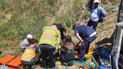 Balıkesir’in Sındırgı ilçesinde meydana gelen trafik kazasında kamyon sürücüsü, itfaiye