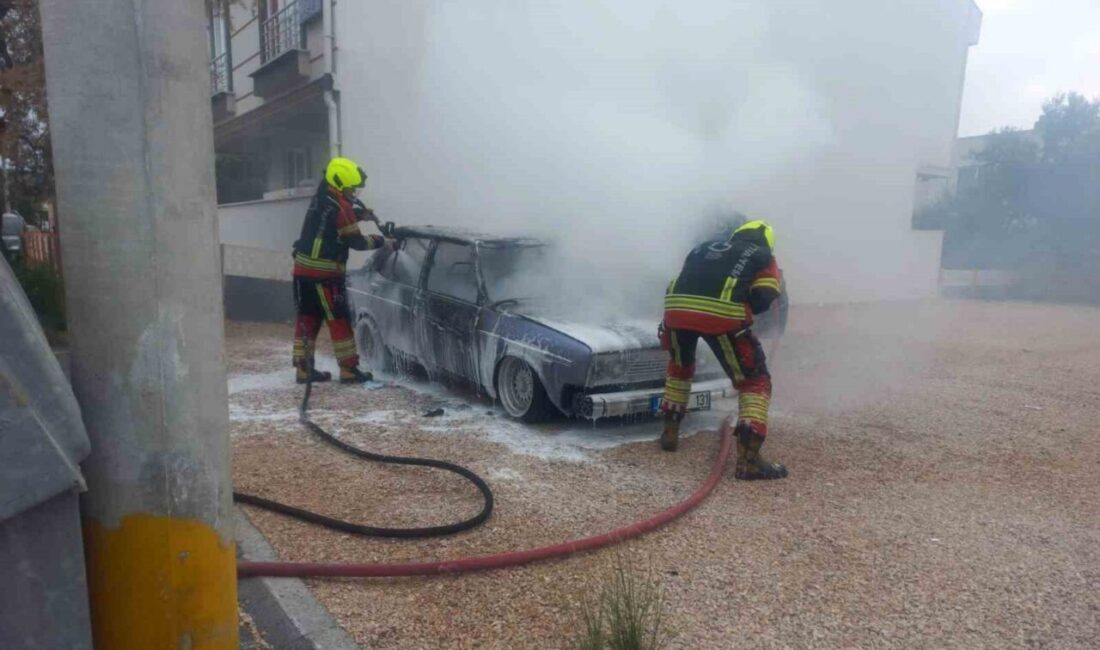 Bandırma ilçesinde, 17 Eylül Mahallesi Vergi Dairesi yakınlarında park halindeki