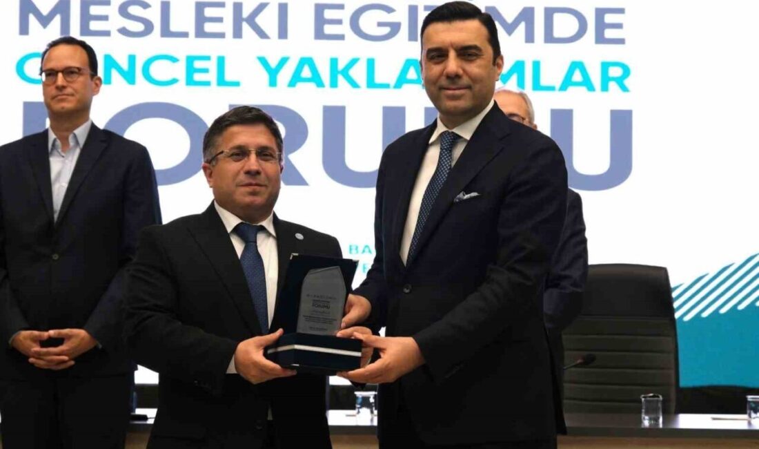 Balıkesir Üniversitesi ev sahipliğinde düzenlenen “Mesleki Eğitimde Güncel Yaklaşımlar Forumu”