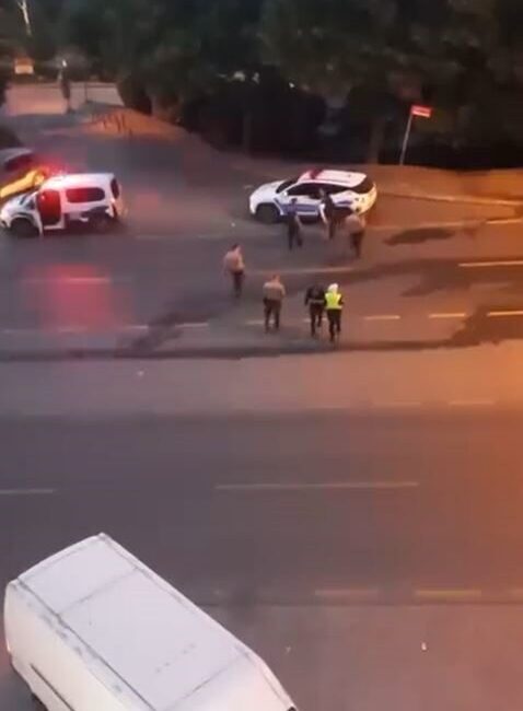 Başakşehir’de gece saatlerinde motosikletle bir iş yeri silahla kurşunlandıktan sonra