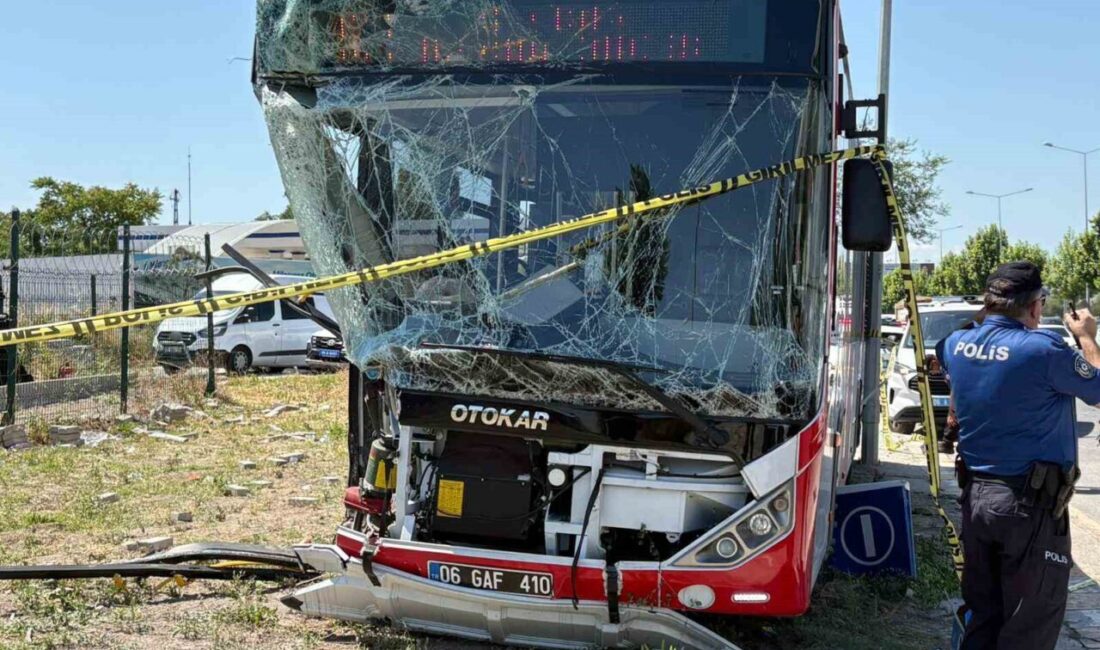 Ankara’da, EGO’ya ait bir yolcu otobüsünün karıştığı trafik kazasında bir
