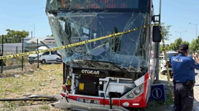 Ankara’da, EGO’ya ait bir yolcu otobüsünün karıştığı trafik kazasında bir