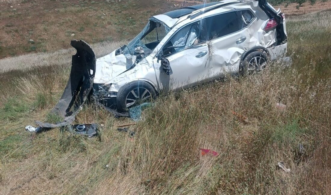 Batman’ın Hasankeyf ilçesinde meydana gelen bir trafik kazasında, bir otomobil