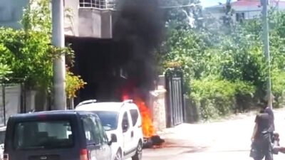 Batman ilinde, Cudi Mahallesi’nde park halindeki bir motosiklet aniden alev