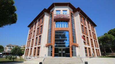İzmir’in Bayındır ilçesinde, polis ekipleri tarafından uyuşturucu ve uyarıcı madde