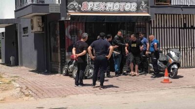 Antalya’da bir şahıs, üzerine benzin dökerek kendisini yakacağını belirtip elindeki